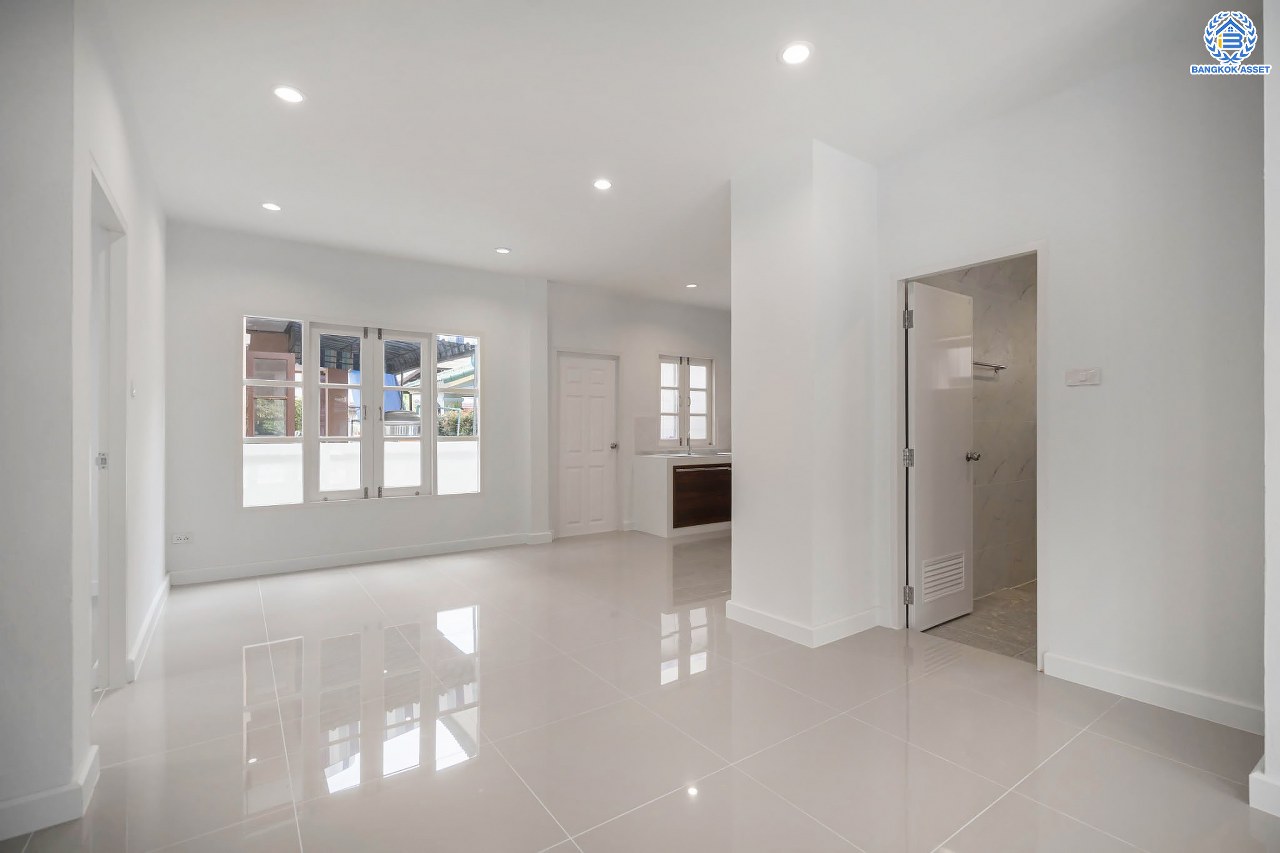 บ้านมือสองตกแต่งใหม่ โครงการ ประดับดาว2 ท่าอิฐ ตกแต่งครบครัน พร้อมอยู่ เนื้อที่ 57 ตร.ว. ฟังก์ชัน 3 ห้องนอน 2 ห้องน้ำ พร้อมห้องอเนกประสงค์ชั้นล่าง 1 ห้อง พื้นที่ใช้สอยกว้างขวาง บนทำเลที่ดีที่สุด เชื่อมต่อได้หลายเส้นทาง ใกล้รถไฟฟ้าสายสีม่วง "สถานีบางรักน้อยท่าอิฐ"